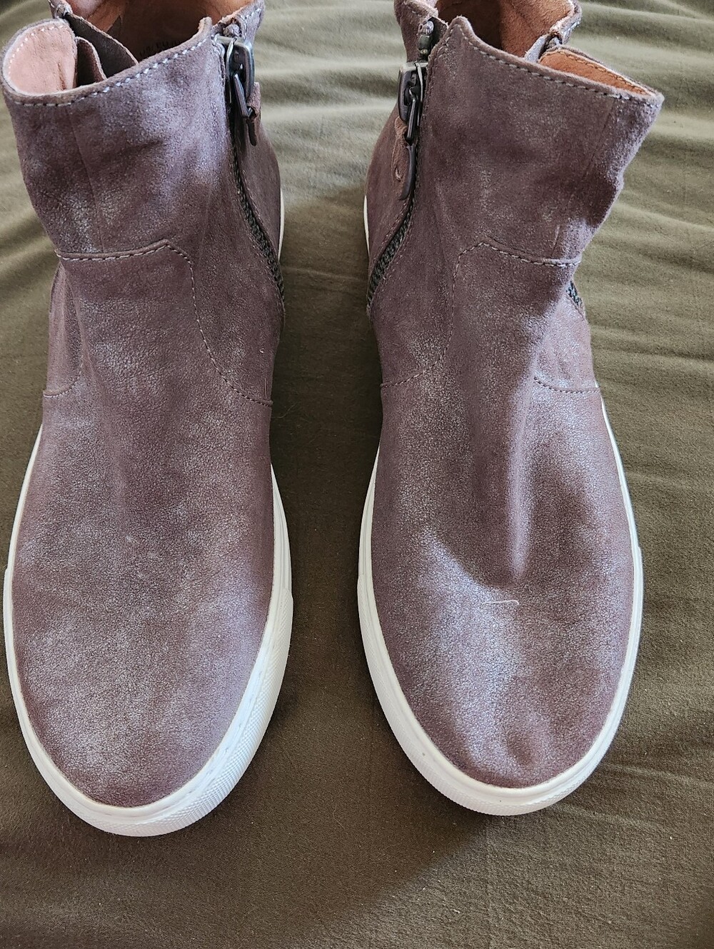 Gentle Soul By Kenneth Cole Booties